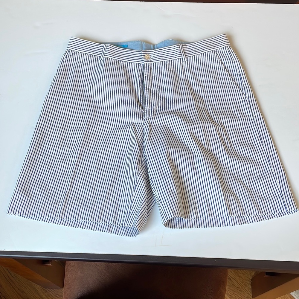 J. McLaughin men’s blue stripe shorts